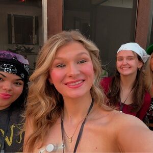 Meet your Posher, Eastyn